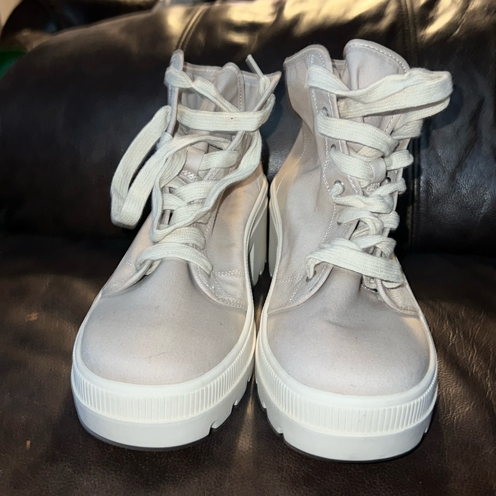 Divided heeled booties